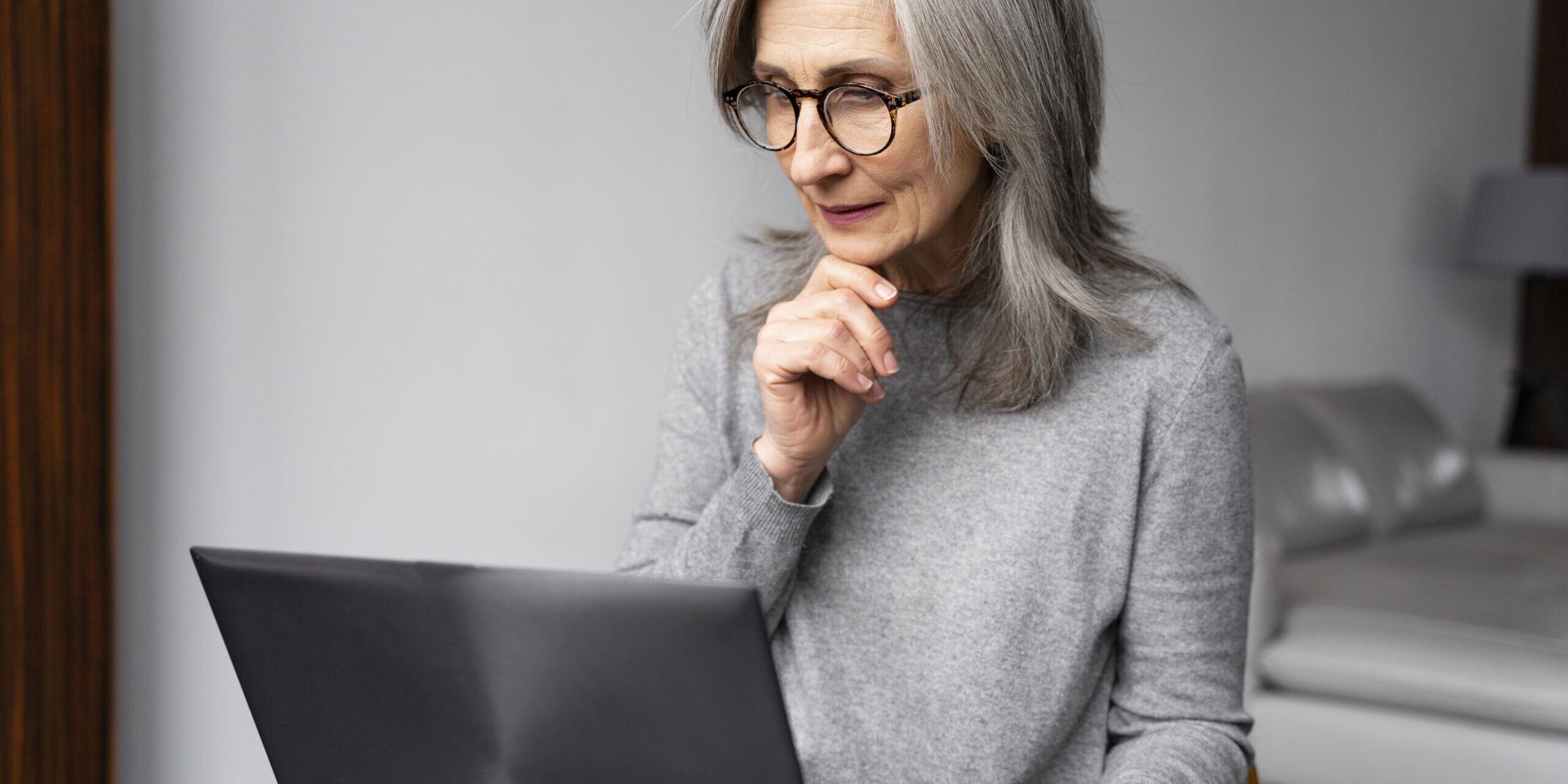 retrato de mujer mayor de cerca